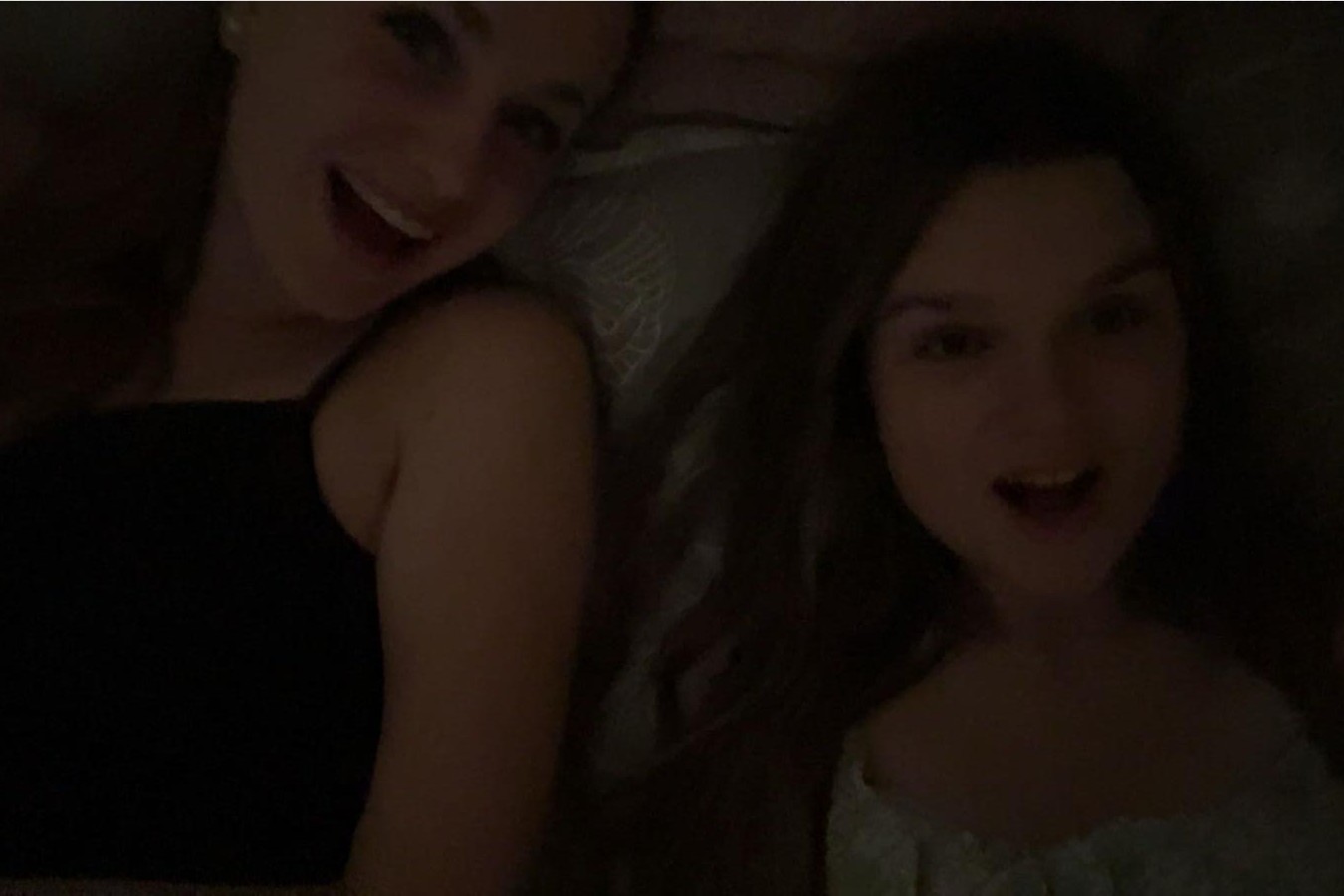Alina und Ich liegend